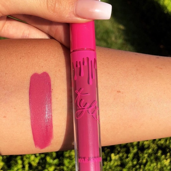 *tipsy lipstick ONLY - Picture 7 of 9